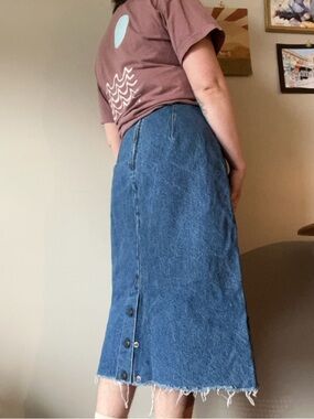 Vintage Hunt Club Blue Denim Midi Skirt with Frayed Hem